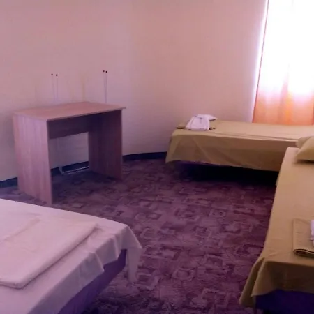 диана дик فندق