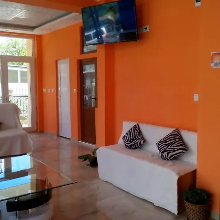 диана дик فندق *