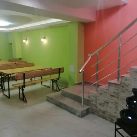 диана дик فندق *